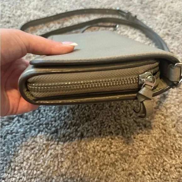 Tory Burch Thea flat crossbody - Picture 11 of 11